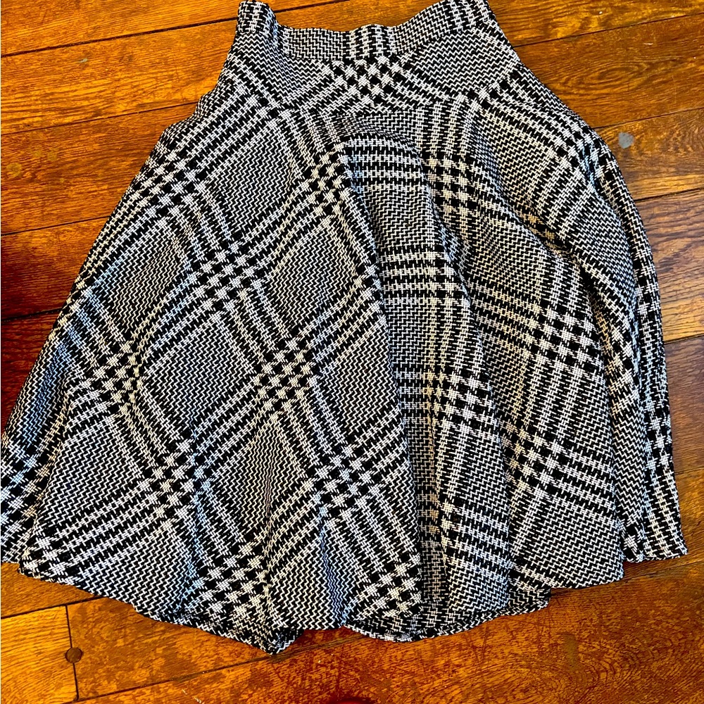 Black and white and color size 36 brand Escada